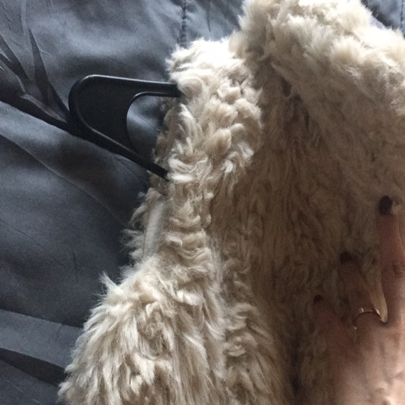 Armani Exchange Furry Vest - Picture 9 of 10